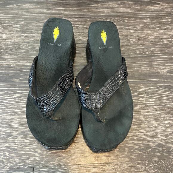 Volatile Women's Frappachino Size 10 Black Croco Wedge Flip-Flop Sandals - Picture 2 of 9